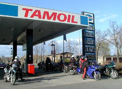 Tankstop in Weseram (MCLB-Osterausfahrt 2004)